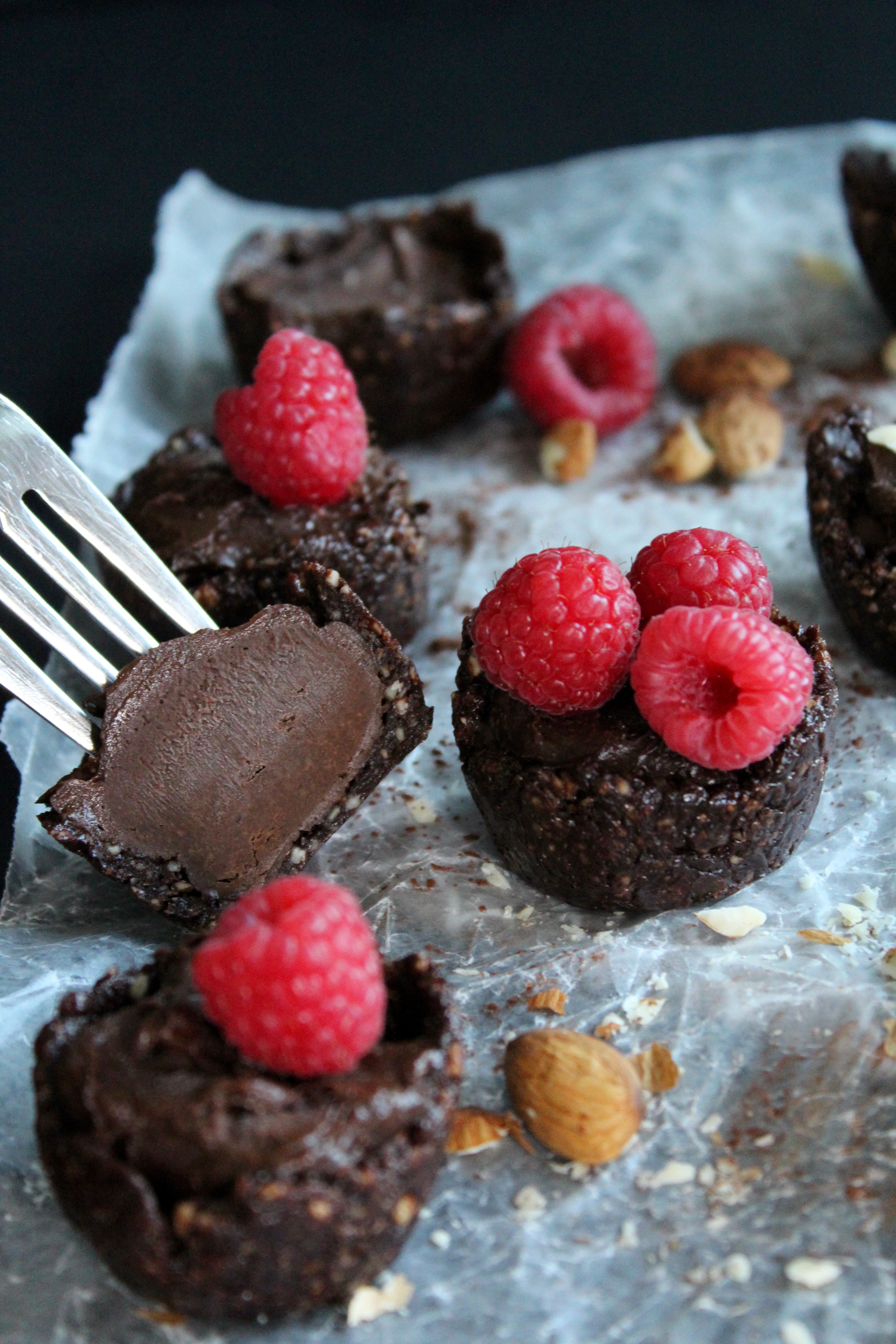 Chocolate Almond Avocado Tarts… OMG these are ridiculously rich and creamy! And naturally sweetened!