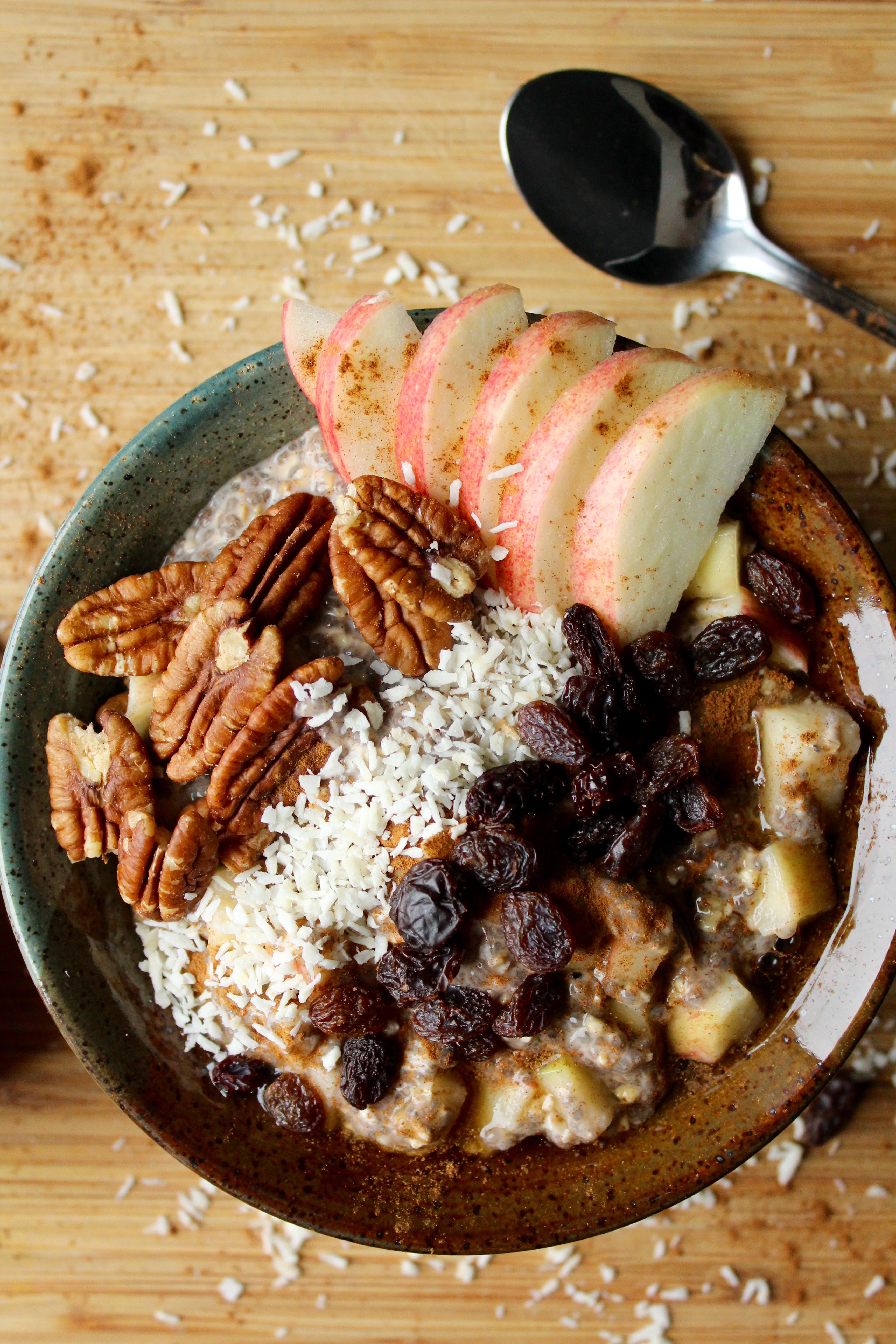 Apple Cinnamon Overnight Oats! These are so good, healthy, and filling! So easy to grab on the way out!